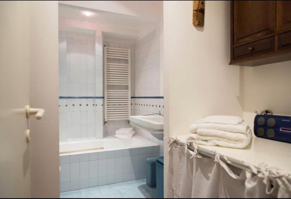 Joivy Classic Flat Near Basilica Di Sant'Ambrogio Apartment Милано Екстериор снимка
